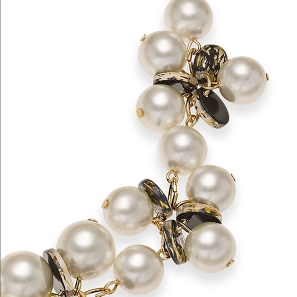 Gold Tone Simulated Pearls & Resin Disk Women’s Necklace Jewelry - Picture 2 of 3